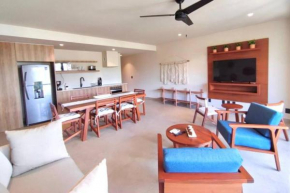 3 Bdr 2.5 Bath Apt with A/C, Wi-fi & Shared Pool
